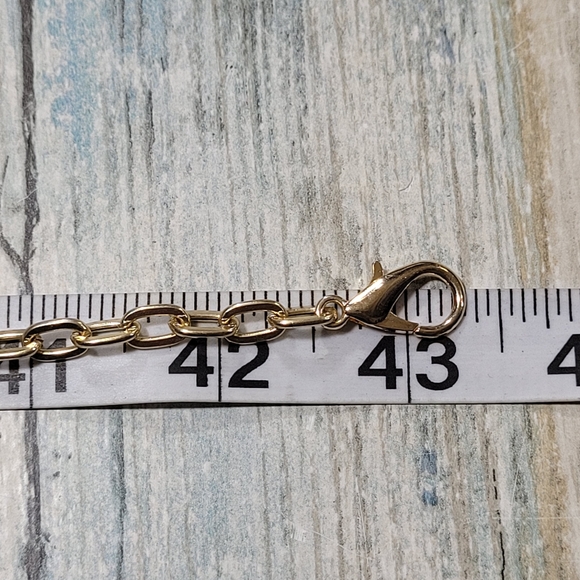 Gold Flower Clutch Bag. - Picture 7 of 10